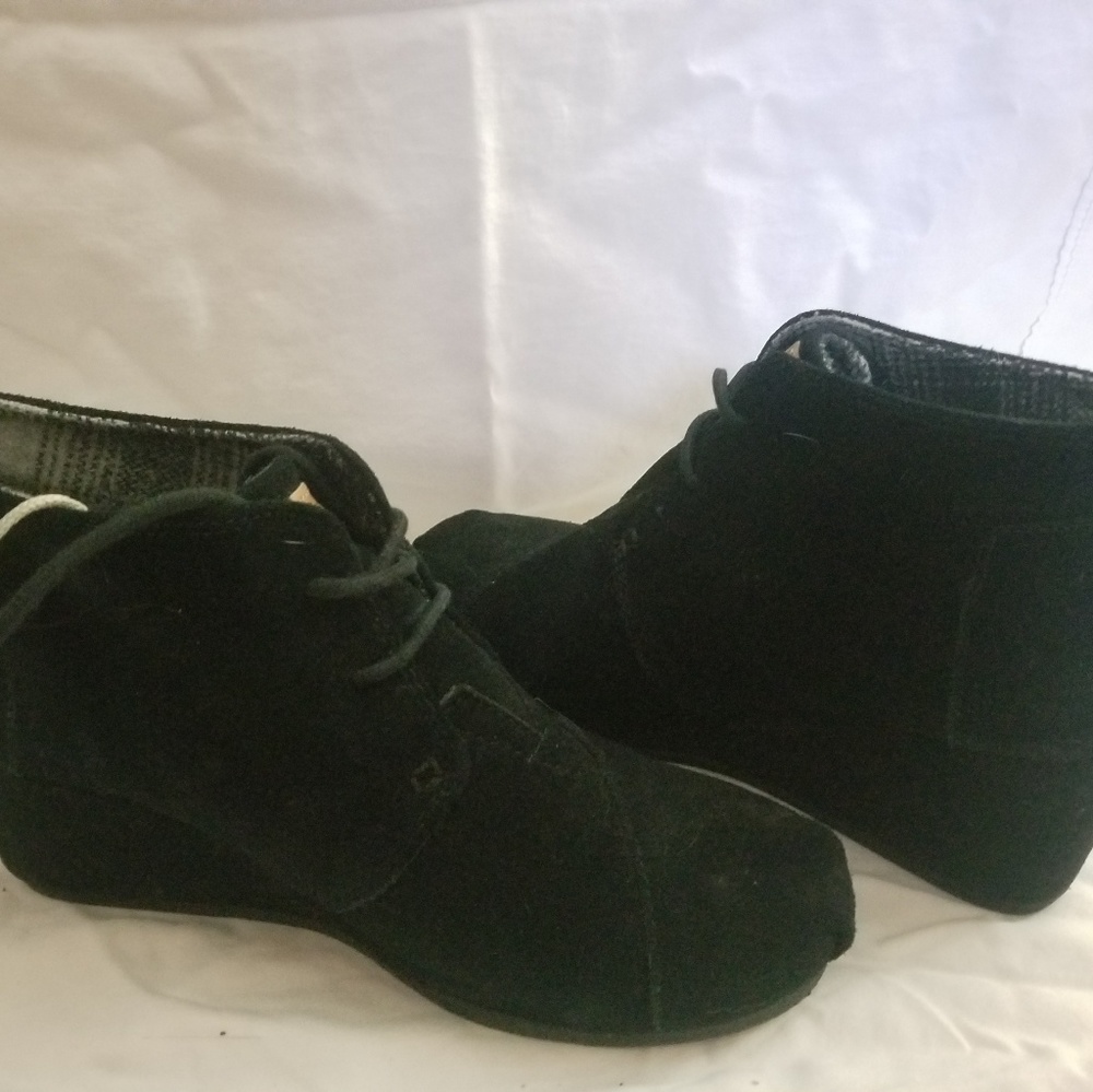 Tom's Black Wedges